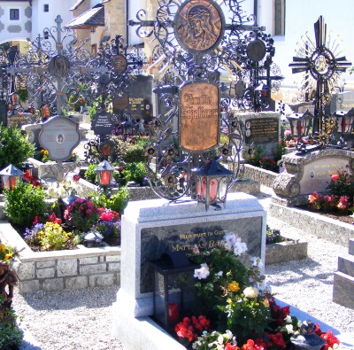 Altenmarkt im Pongau - ornate gravestones