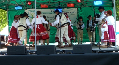Polish folk dancers at Puckler Parkfest