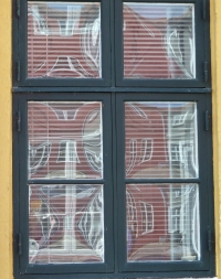 Ribe curved glass window