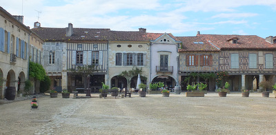 Bastide d'Armagnac main square