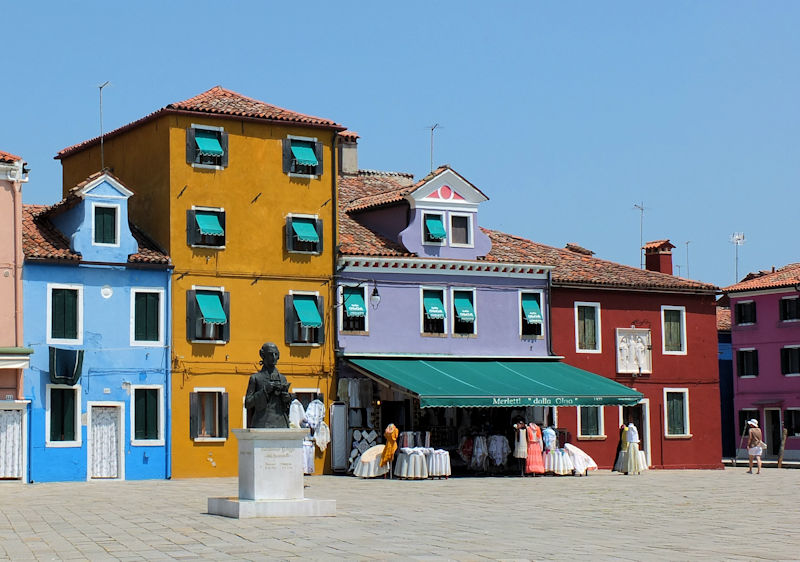 Venice Burano coulourful houses