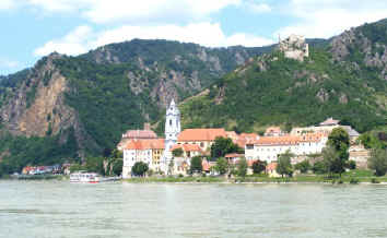Dürnstein across Donau from Rossatz