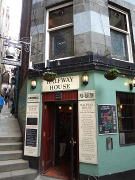 Edinburgh - Halfway House smallest pub