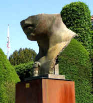 Lausanne - Olympic Parc face statue