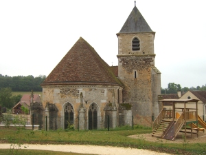 Saints-en Puisaye church